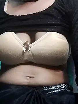 Snapshot of Hut_rotu_cute chatting on 10-07-25, 08:33 Hut rotu cute online show from 10-07-25, 08:33