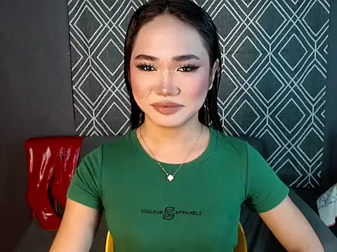 Snapshot of hugesignificant_69 chatting on 10-18-25, 03:24 hugesignificant 69 online show from 10-18-25, 03:24