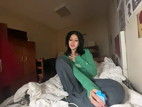 petitelatinateen online show from 02-03-26, 07:24