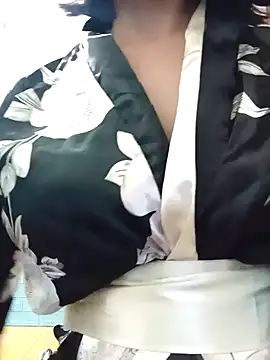 Thaohoa love online show from 11-17-25, 01:06