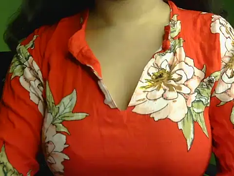 Snapshot of your_cute_girl chatting on 10-18-25, 05:32 your cute girl online show from 10-18-25, 05:32