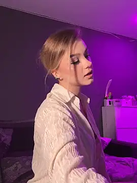 VelvetRush  online show from 10-10-25, 04:39