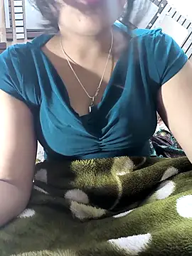 Snapshot of queenbuggi chatting on 05-31-26, 04:25 queenbuggi online show from 05-31-26, 04:25