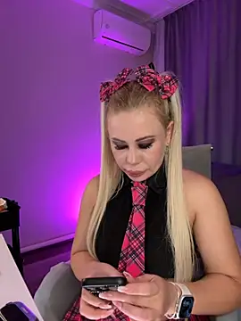 SteflerMonny  online show from 10-31-25, 05:08