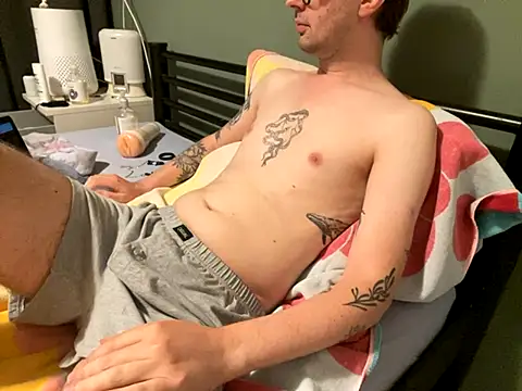 Snapshot of NoaTender chatting on 09-13-25, 07:52 NoaTender online show from 09-13-25, 07:52