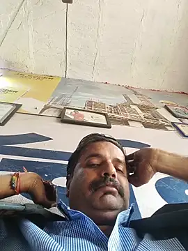 vardh033 online show from 11-18-25, 08:41