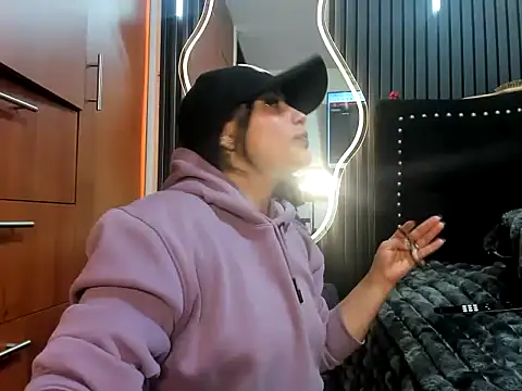 scarletr red online show from 10-16-25, 10:44