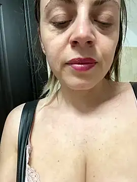 Snapshot of ladywithbigass chatting on 03-12-25, 05:57 ladywithbigass online show from 03-12-25, 05:57