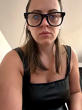 Snapshot of ladywithbigass chatting on 09-15-25, 04:45 ladywithbigass online show from 09-15-25, 04:45