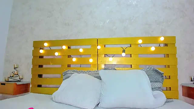 Snapshot of thalia888_ chatting on 11-26-25, 07:15 thalia888 online show from 11-26-25, 07:15