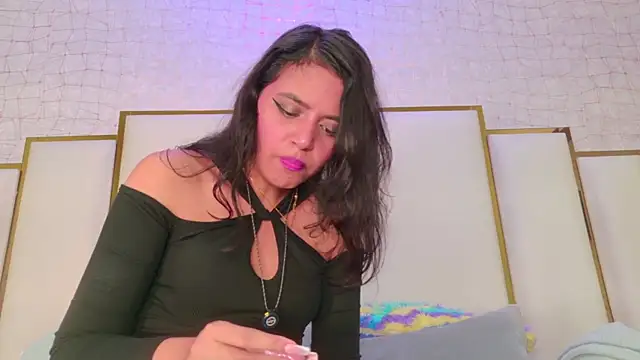 Snapshot of thalia888_ chatting on 06-14-26, 07:05 thalia888 online show from 06-14-26, 07:05