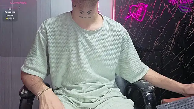 Snapshot of ThorDick_ chatting on 09-15-25, 06:13 ThorDick  online show from 09-15-25, 06:13