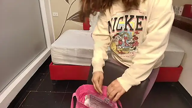 Snapshot of SexyRachel_ chatting on 09-19-25, 12:39 SexyRachel online show from 09-19-25, 12:39