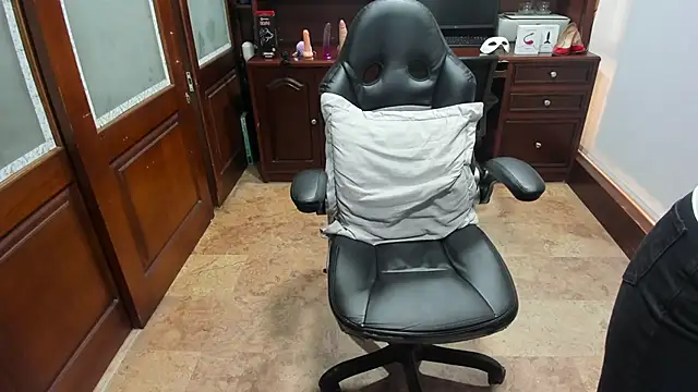 Snapshot of SexyRachel_ chatting on 10-25-25, 12:56 SexyRachel online show from 10-25-25, 12:56