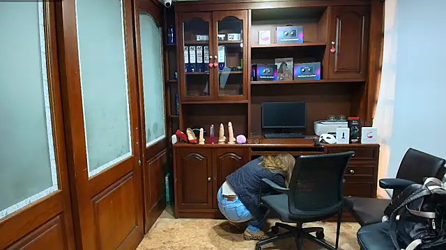 Snapshot of SexyRachel_ chatting on 12-05-25, 12:03 SexyRachel online show from 12-05-25, 12:03