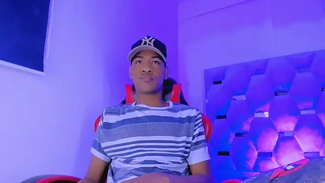 tiago xxx  online show from 10-23-25, 09:35