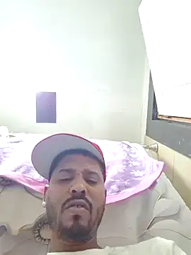 Snapshot of Danypeluche chatting on 09-18-25, 04:03 Danypeluche online show from 09-18-25, 04:03