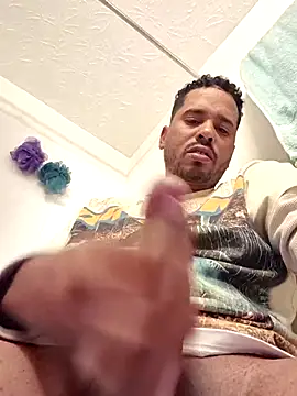 Snapshot of Danypeluche chatting on 11-01-25, 04:03 Danypeluche online show from 11-01-25, 04:03