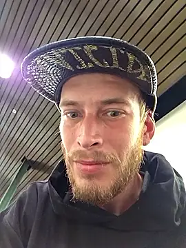 Snapshot of Leshok chatting on 11-13-25, 08:08 Leshok online show from 11-13-25, 08:08