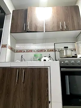 Snapshot of evelyn_1702 chatting on 10-25-25, 03:36 evelyn 1702 online show from 10-25-25, 03:36