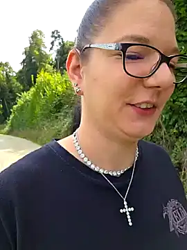 Snapshot of Swiss_Lady chatting on 09-10-25, 12:05 Swiss Lady online show from 09-10-25, 12:05