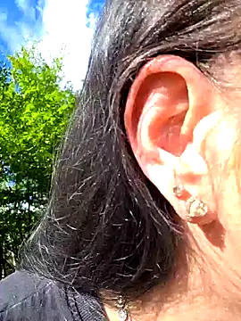 Snapshot of Swiss_Lady chatting on 09-15-25, 01:33 Swiss Lady online show from 09-15-25, 01:33