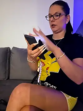 Snapshot of Swiss_Lady chatting on 09-24-25, 08:34 Swiss Lady online show from 09-24-25, 08:34