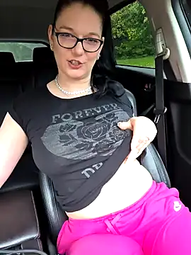 Snapshot of Swiss_Lady chatting on 10-04-25, 04:27 Swiss Lady online show from 10-04-25, 04:27