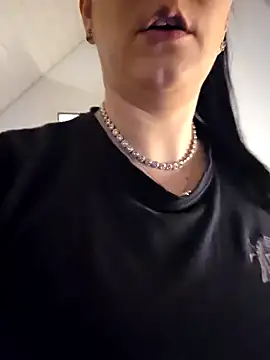 Snapshot of Swiss_Lady chatting on 10-08-25, 04:59 Swiss Lady online show from 10-08-25, 04:59