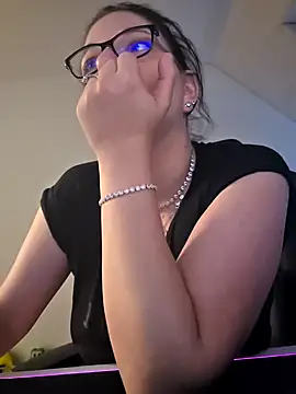 Snapshot of Swiss_Lady chatting on 10-16-25, 07:20 Swiss Lady online show from 10-16-25, 07:20