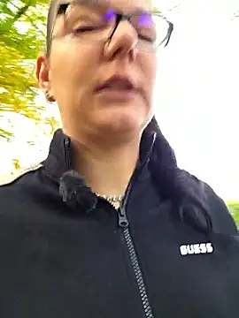 Snapshot of Swiss_Lady chatting on 10-29-25, 11:34 Swiss Lady online show from 10-29-25, 11:34