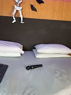 Snapshot of Alexia__cox chatting on 10-31-25, 03:40 Alexia cox online show from 10-31-25, 03:40