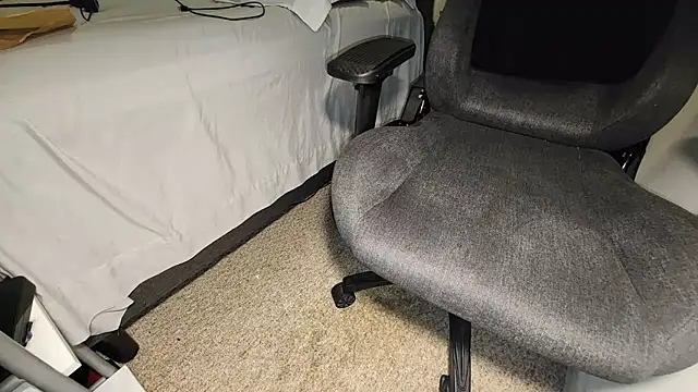 Snapshot of catt18 chatting on 10-30-25, 04:19 catt18 online show from 10-30-25, 04:19