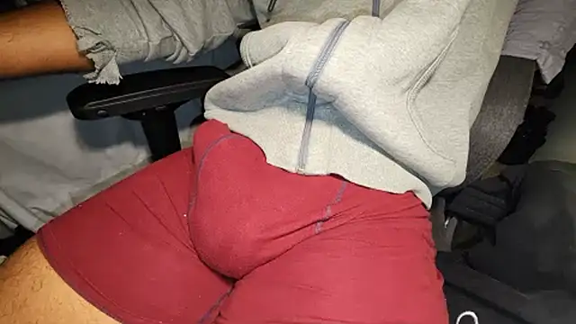 Snapshot of catt18 chatting on 11-13-25, 05:12 catt18 online show from 11-13-25, 05:12