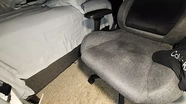 Snapshot of catt18 chatting on 11-14-25, 03:44 catt18 online show from 11-14-25, 03:44