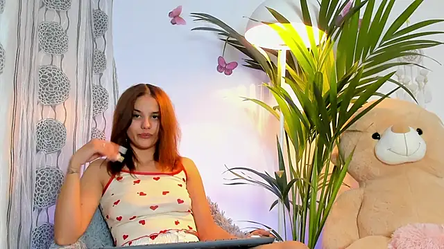 Snapshot of ScarlettVelour chatting on 10-27-25, 06:34 ScarlettVelour online show from 10-27-25, 06:34