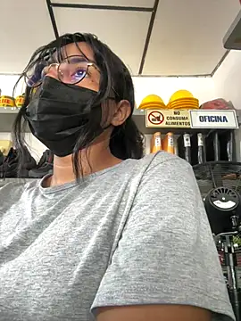 Snapshot of Kyra__Rose chatting on 11-21-25, 04:05 Kyra Rose online show from 11-21-25, 04:05