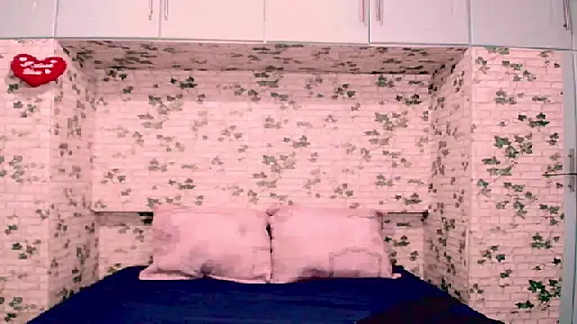 Snapshot of Indianpeaches chatting on 12-13-25, 08:04 Indianpeaches online show from 12-13-25, 08:04