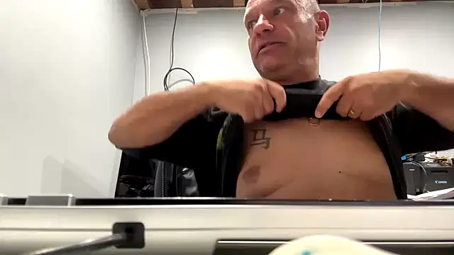 frankyjones8989 online show from 10-05-25, 03:16