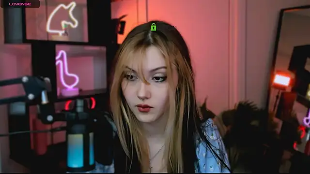 luna tin online show from 11-25-25, 12:27