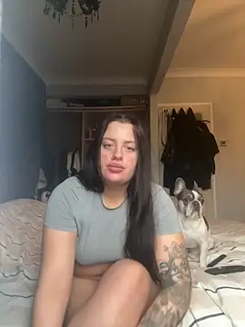 Snapshot of Victoriasteel chatting on 10-15-25, 08:47 Victoriasteel online show from 10-15-25, 08:47