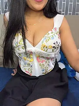 Riya-6969 online show from 07-28-26, 02:24