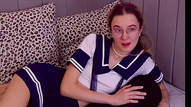 MaeLili online show from 11-07-25, 04:56