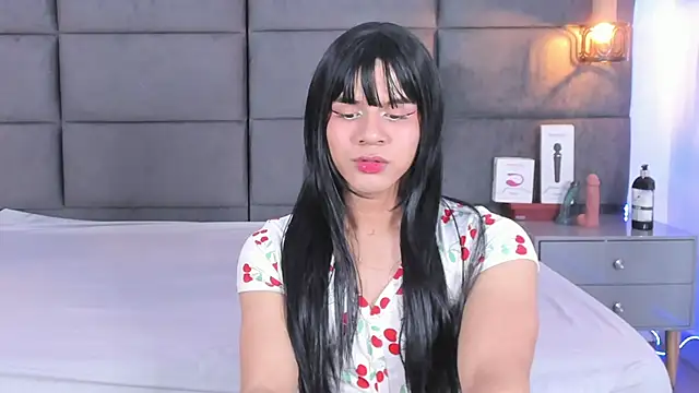 Snapshot of Slenna_Moon chatting on 09-15-25, 03:28 Slenna Moon online show from 09-15-25, 03:28