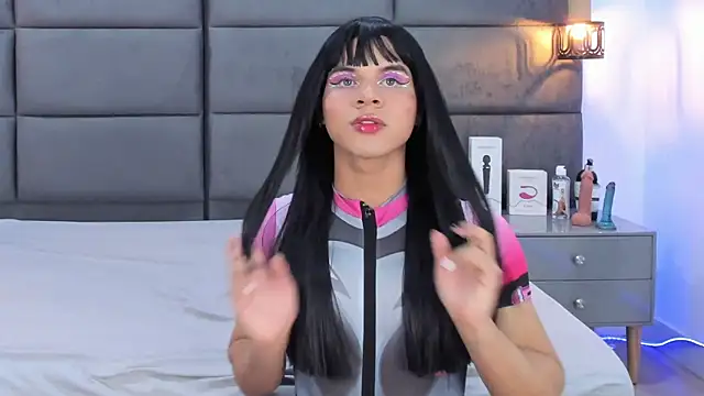 Snapshot of Slenna_Moon chatting on 10-07-25, 02:42 Slenna Moon online show from 10-07-25, 02:42