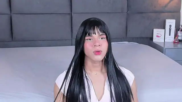 Snapshot of Slenna_Moon chatting on 11-06-25, 03:07 Slenna Moon online show from 11-06-25, 03:07