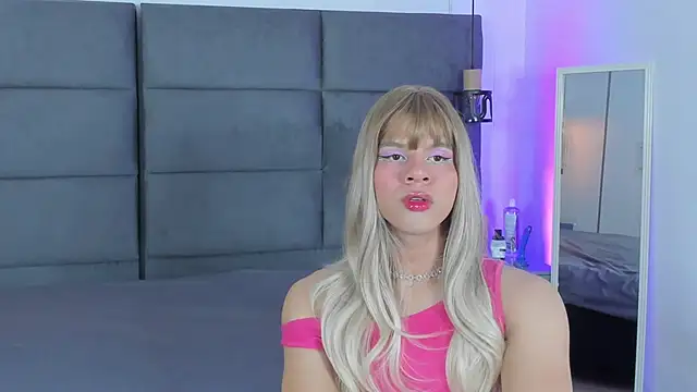 Snapshot of Slenna_Moon chatting on 11-13-25, 03:05 Slenna Moon online show from 11-13-25, 03:05