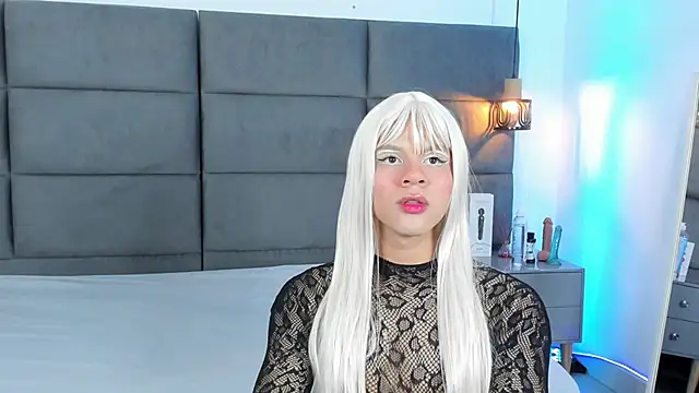 Snapshot of Slenna_Moon chatting on 11-15-25, 03:04 Slenna Moon online show from 11-15-25, 03:04