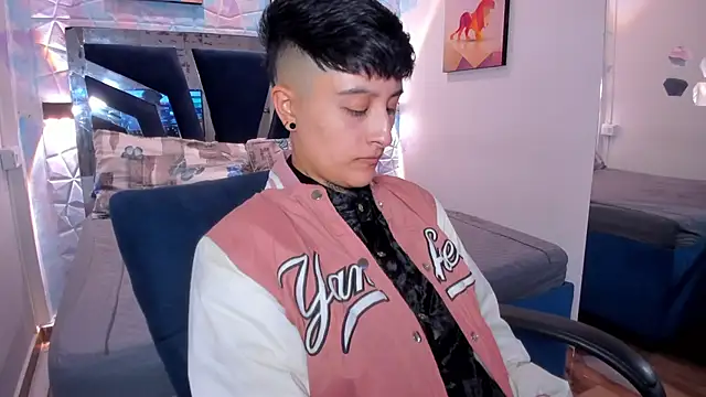 abby thommson1 online show from 09-19-25, 01:29