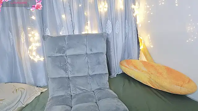 Snapshot of Jade-0906 chatting on 09-17-25, 11:17 Jade-0906 online show from 09-17-25, 11:17